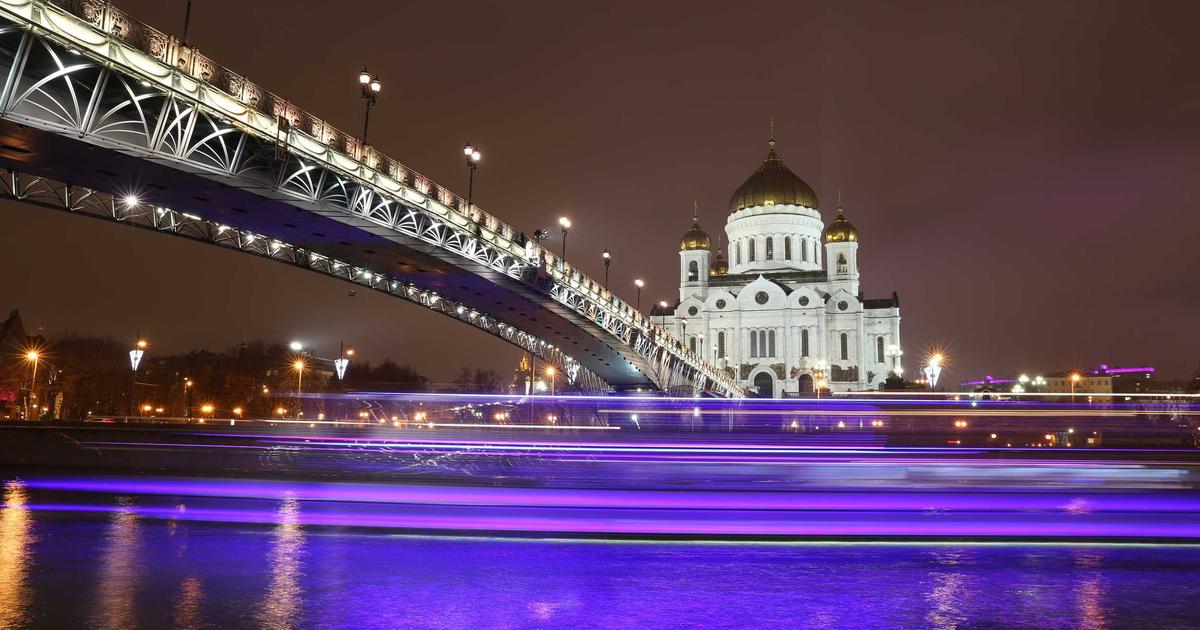 Ammonia on Europa: Signs of Possible Life on Jupiter's Moon • English News C2